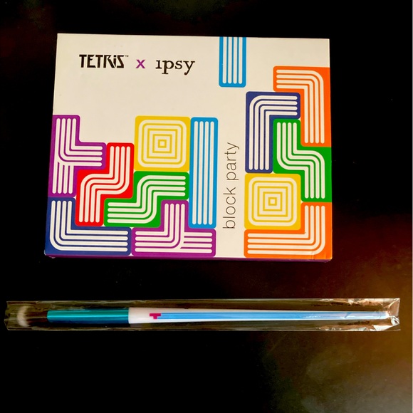 🆕BUNDLE! Limited Edition Tetris™️ X Ipsy Block Party Eyeshadow Palette & Brush. - Picture 2 of 5